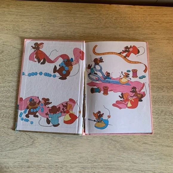 Vintage Walt Disney Cinderella Book - Picture 2 of 6